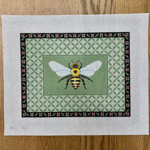  Leaf Trellis Bee - 13 mesh