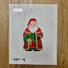  Santa with Wreath - 18 mesh