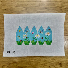  Daisies and Bugs, 3D Stand-Up Egg - 18 mesh