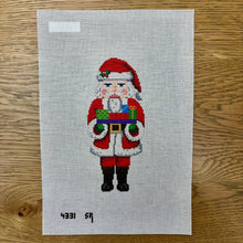  Nutcracker, Santa, with Present -18 mesh