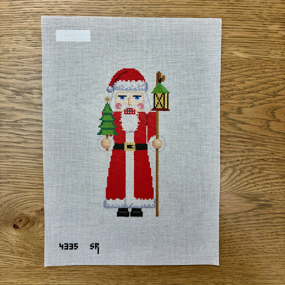 Nutcracker, Santa and Lantern, Tree - 18 mesh