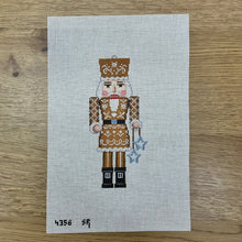  Nutcracker, Gingerbread Lace - 18 mesh
