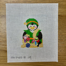  Penguin with Ornaments and Garland - 18 mesh
