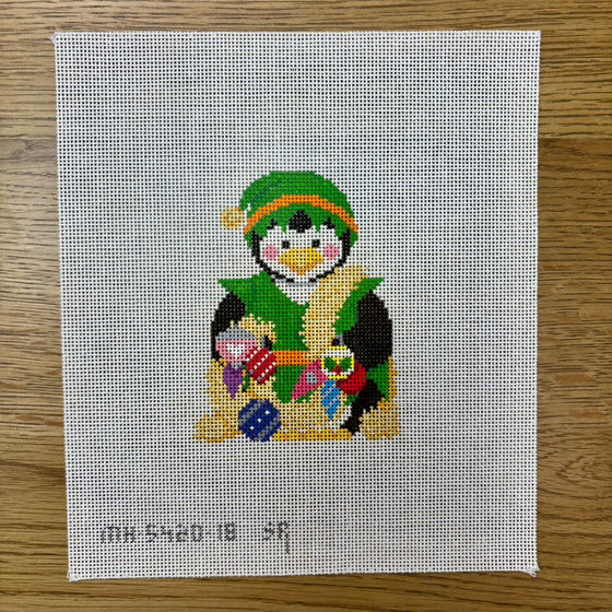 Penguin with Ornaments and Garland - 18 mesh