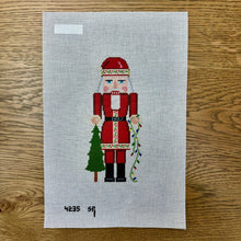  Nutcracker, Santa with Tree - 18 mesh