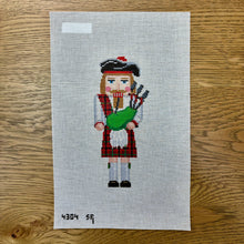  Nutcracker, Bagpiper - 18 mesh