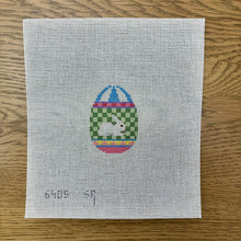  Bunny on Checkers, Small Egg - 18 mesh